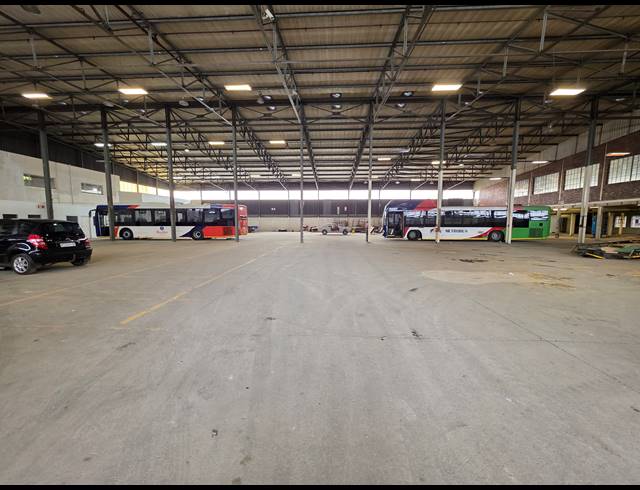 7,559M² FACTORY TO LET IN ROBERTSHAM